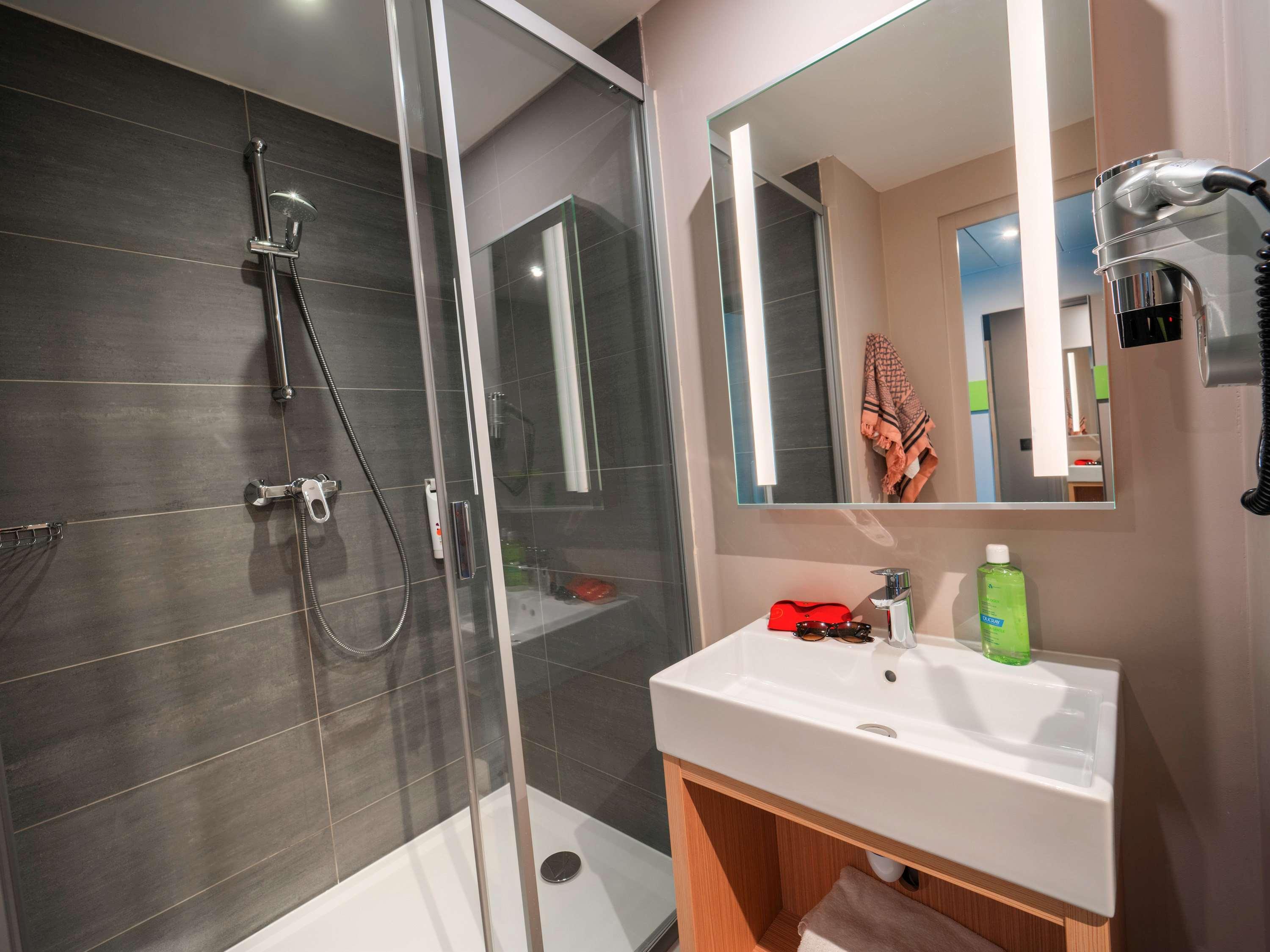 Ibis Styles Clamart Gare Grand Paris Exterior foto
